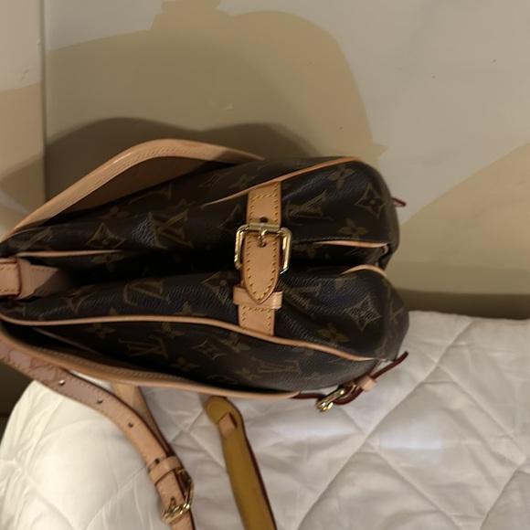 Louis Vuitton Signature Saumur 35 Saddle Shoulder Bag Pristine Crossbody - Picture 9 of 13